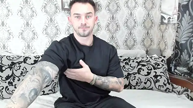 Snapshot of Jonmusclemaster chatting on January 2025 07:00:01 AM Jonmusclemaster online show from January 2025 07:00:01 AM