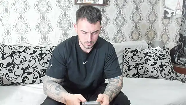 Snapshot of Jonmusclemaster chatting on January 2025 08:45:01 PM Jonmusclemaster online show from January 2025 08:45:01 PM