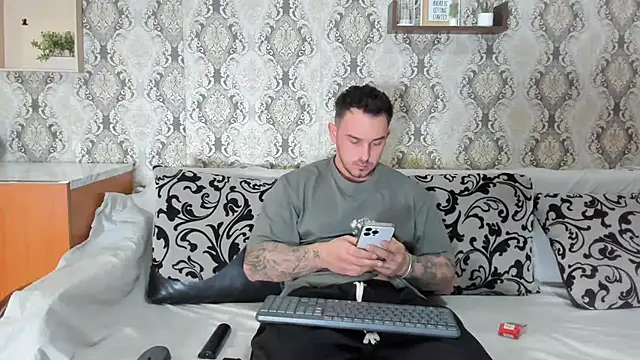 Snapshot of Jonmusclemaster chatting on February 2025 08:25:01 PM Jonmusclemaster online show from February 2025 08:25:01 PM