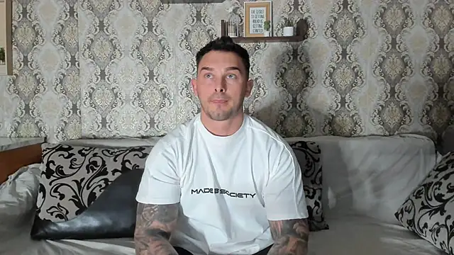 Snapshot of Jonmusclemaster chatting on February 2025 08:20:02 PM Jonmusclemaster online show from February 2025 08:20:02 PM