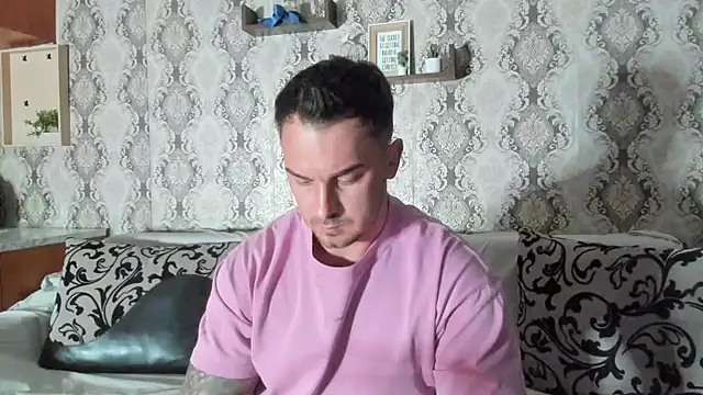 Snapshot of Jonmusclemaster chatting on February 2025 07:43:02 PM Jonmusclemaster online show from February 2025 07:43:02 PM