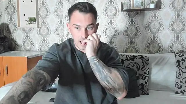 Snapshot of Jonmusclemaster chatting on February 2025 08:51:02 PM Jonmusclemaster online show from February 2025 08:51:02 PM