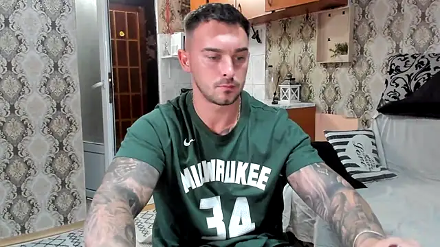 Snapshot of Jonmusclemaster chatting on September 2025 08:00:02 PM Jonmusclemaster online show from September 2025 08:00:02 PM