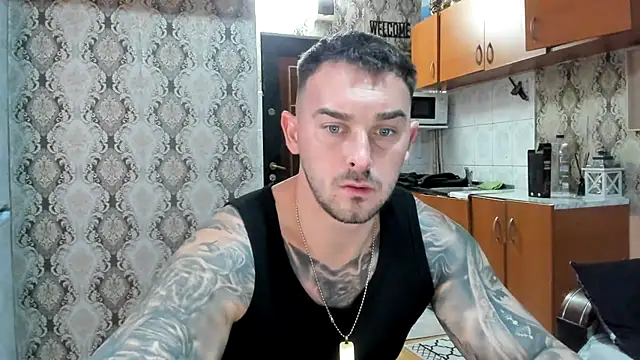 Snapshot of Jonmusclemaster chatting on November 2025 08:18:01 PM Jonmusclemaster online show from November 2025 08:18:01 PM