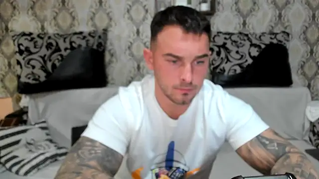 Snapshot of Jonmusclemaster chatting on November 2025 08:29:01 PM Jonmusclemaster online show from November 2025 08:29:01 PM