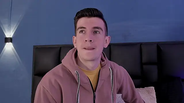 MikaelSlow online show from September 2025 04:12:02 AM