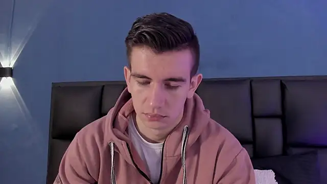 MikaelSlow online show from September 2025 03:33:02 AM