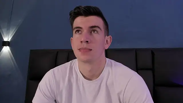 MikaelSlow online show from November 2025 04:13:01 AM