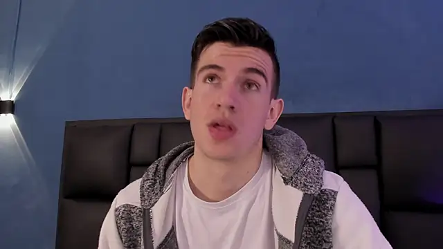 MikaelSlow online show from November 2025 04:22:01 AM