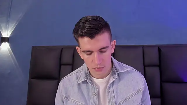 MikaelSlow online show from November 2025 03:50:01 AM