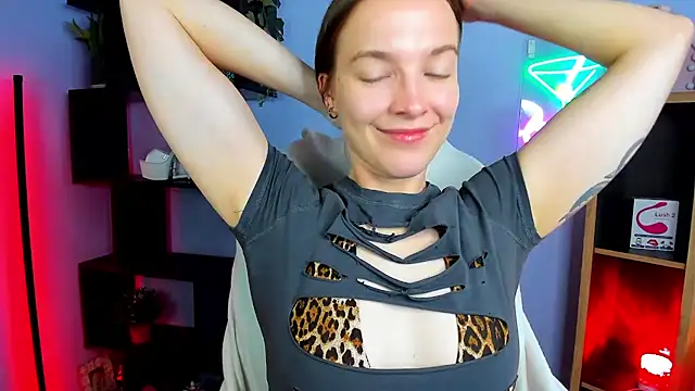 Snapshot of kenzie_x chatting on October 2025 07:42:01 AM kenzie x online show from October 2025 07:42:01 AM