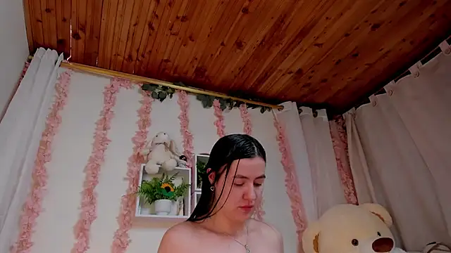 Idara and Edahi01 online show from October 2025 05:13:02 PM