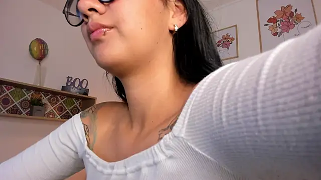 Snapshot of Aily_Yozuko chatting on February 2025 02:51:02 AM Aily Yozuko online show from February 2025 02:51:02 AM