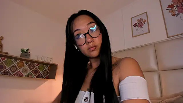 Snapshot of Aily_Yozuko chatting on February 2025 07:34:01 AM Aily Yozuko online show from February 2025 07:34:01 AM