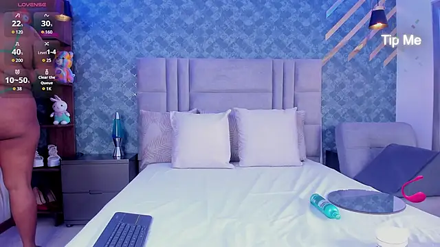 NiiaMoore online show from November 2025 08:20:02 PM