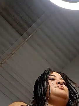 Liancy online show from February 2025 09:01:02 PM