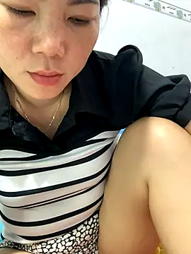 Snapshot of Baby-bigtits chatting on November 2025 05:17:01 AM Baby-bigtits online show from November 2025 05:17:01 AM