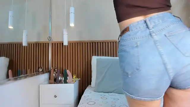 emmy lander online show from November 2025 02:04:01 PM