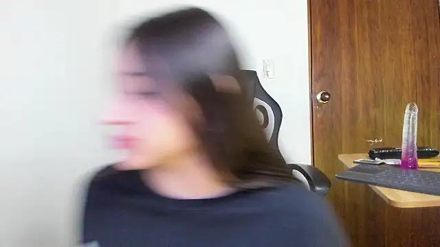 Snapshot of Sophie_spencer1 chatting on October 2025 04:11:01 AM Sophie spencer1 online show from October 2025 04:11:01 AM