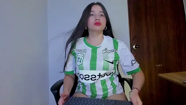 Snapshot of Sophie_spencer1 chatting on November 2025 03:27:02 AM Sophie spencer1 online show from November 2025 03:27:02 AM