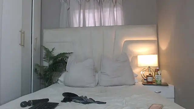 naughtyblackdolie online show from December 2025 05:28:01 AM