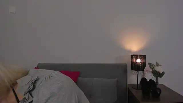 Snapshot of CrystalHotty chatting on January 2025 04:11:02 PM CrystalHotty online show from January 2025 04:11:02 PM