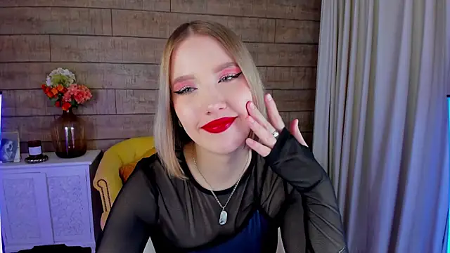 LiliLinn online show from February 2025 10:43:02 AM