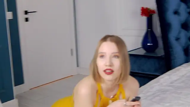 LiliLinn online show from February 2025 02:06:02 PM