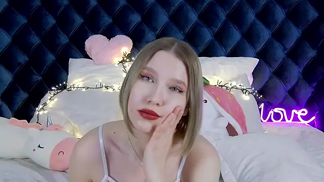 LiliLinn online show from March 2025 01:53:02 PM