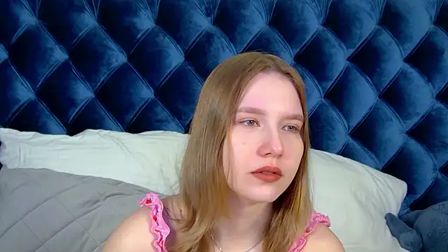 LiliLinn online show from July 2026 04:26:01 AM
