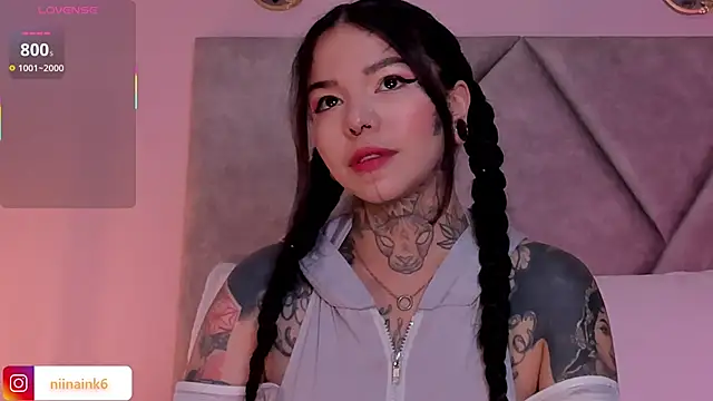 NinaInk online show from October 2025 03:00:02 PM