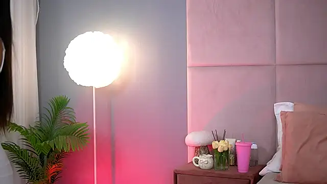 AlmaLuv online show from September 2025 03:40:02 AM