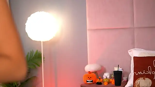 AlmaLuv online show from October 2025 04:04:02 AM