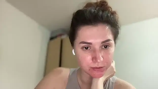 Snapshot of Foxy_and_classy chatting on January 2025 03:53:02 PM Foxy and classy online show from January 2025 03:53:02 PM