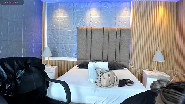 Alessia Taylorr online show from October 2025 12:05:01 PM