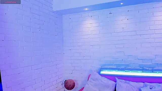 Alessia Taylorr online show from November 2025 12:30:01 PM