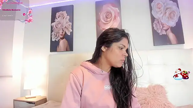 Sweetdreamses  online show from December 2024 12:44:02 PM