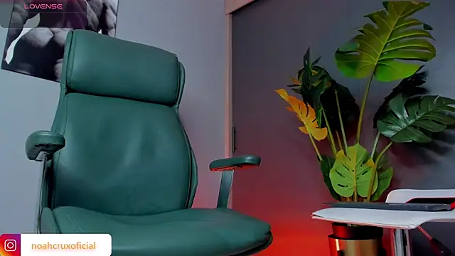 noah crux online show from April 2026 10:32:02 PM