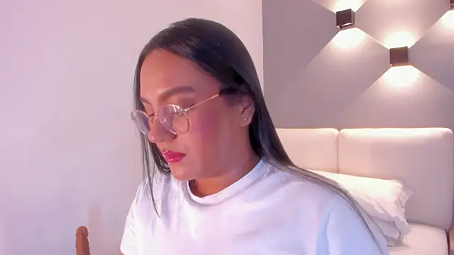 ellamontoya online show from September 2025 07:55:02 AM