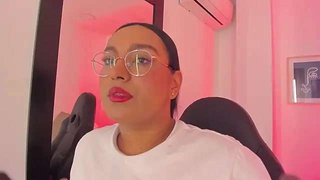 ellamontoya online show from December 2025 11:58:02 AM