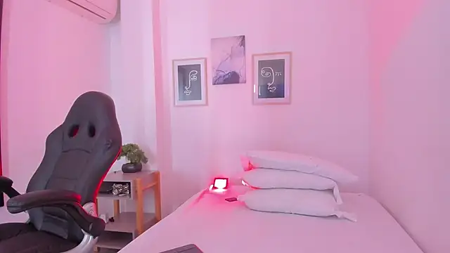 ellamontoya online show from December 2025 12:45:01 PM