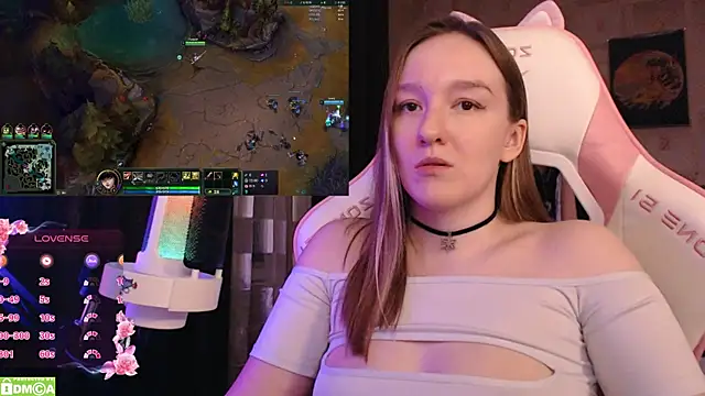 MoonlishSiren online show from February 2025 08:40:01 PM