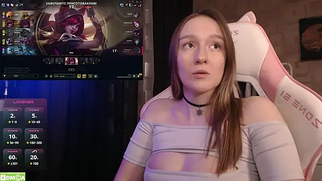 MoonlishSiren online show from March 2025 10:17:01 PM