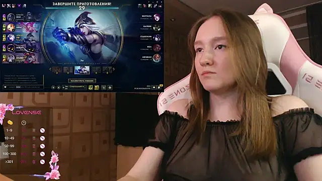 MoonlishSiren online show from October 2025 09:23:01 PM