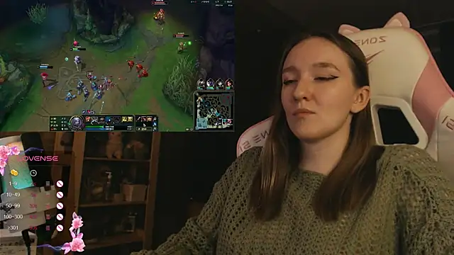 MoonlishSiren online show from November 2025 08:11:02 PM