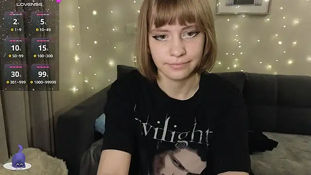 Snapshot of HermioneHHH chatting on December 2024 11:01:01 PM HermioneHHH online show from December 2024 11:01:01 PM