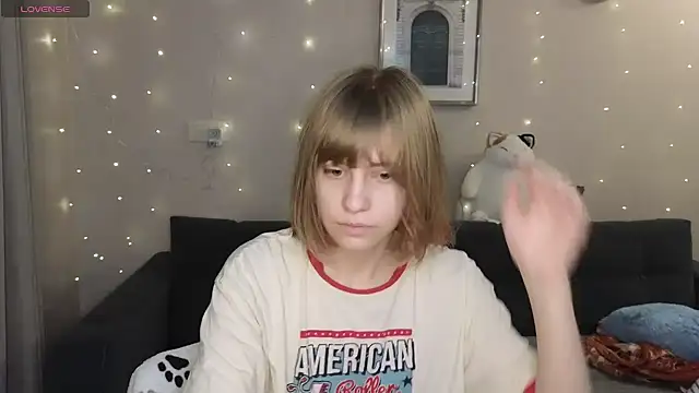 Snapshot of HermioneHHH chatting on January 2025 07:05:01 PM HermioneHHH online show from January 2025 07:05:01 PM