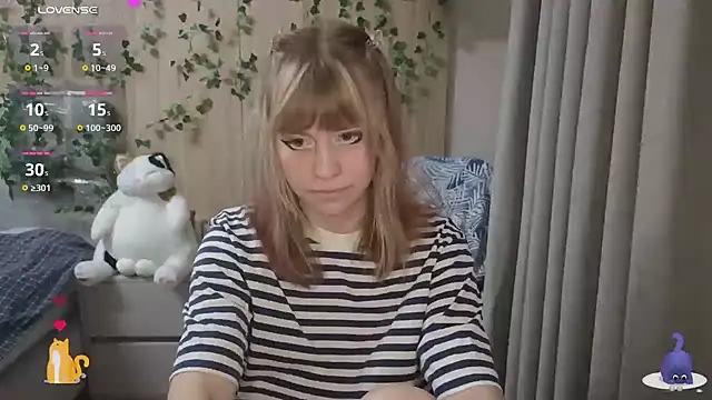 Snapshot of HermioneHHH chatting on October 2025 08:11:02 PM HermioneHHH online show from October 2025 08:11:02 PM