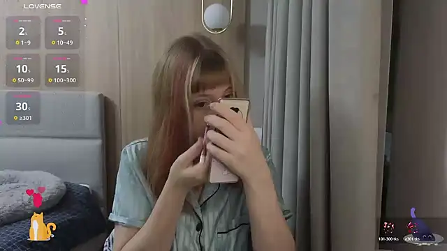 Snapshot of HermioneHHH chatting on November 2025 08:09:01 PM HermioneHHH online show from November 2025 08:09:01 PM