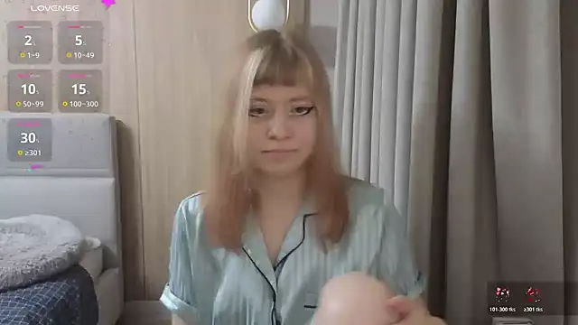 Snapshot of HermioneHHH chatting on November 2025 08:46:02 PM HermioneHHH online show from November 2025 08:46:02 PM